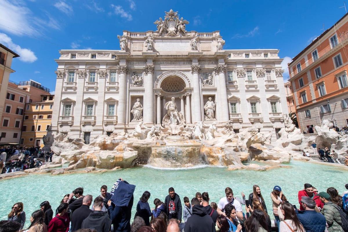 Trevi Fountain Superior * Roma
